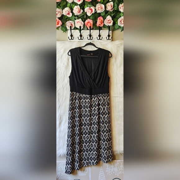 Dex Dresses & Skirts - Dex B&W Asymmetical Sleeveless Midi Sundress
